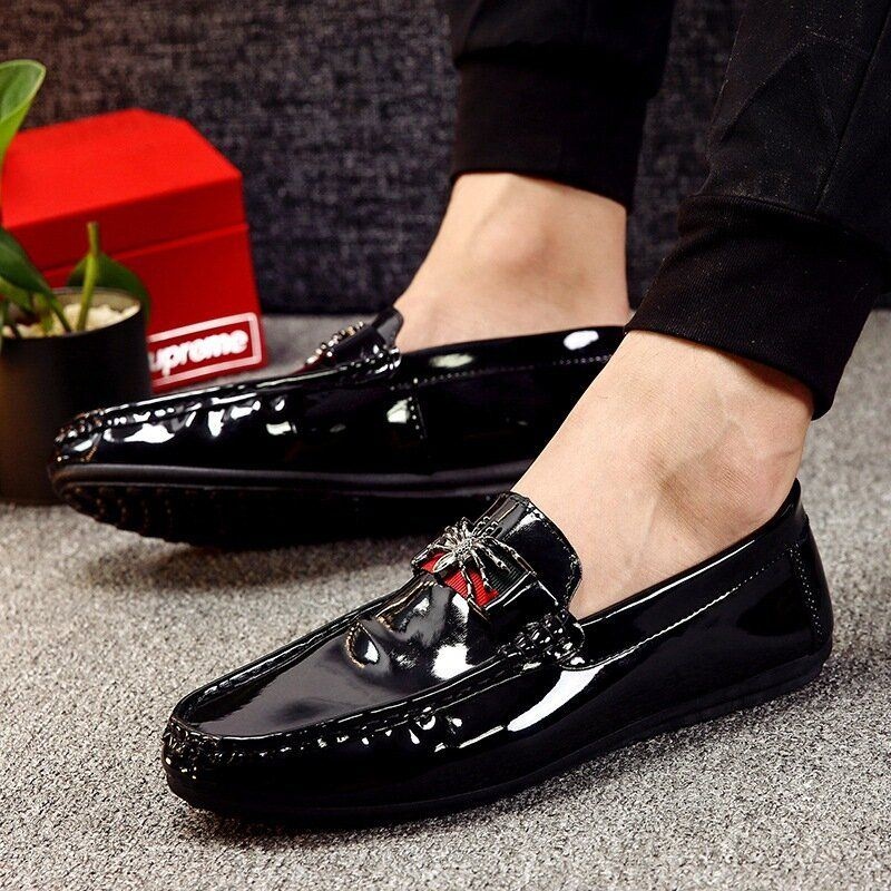 Mężczyźni Pu Butterfly Decoration Fashion Business Slip On Leather Loafers