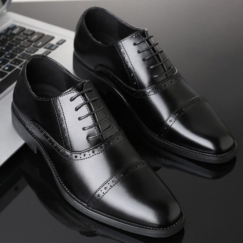 Mężczyźni Brogue Rzeźbione Casual Business Oxfords Sukienka Buty