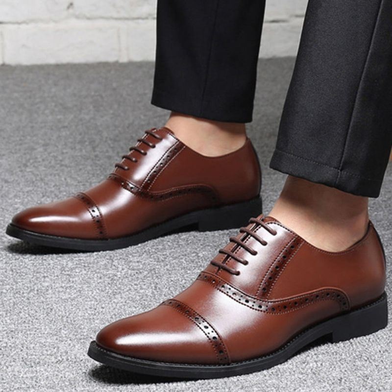 Mężczyźni Brogue Rzeźbione Casual Business Oxfords Sukienka Buty