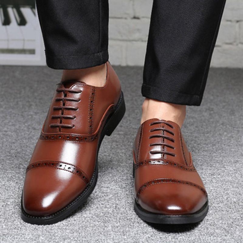 Mężczyźni Brogue Rzeźbione Casual Business Oxfords Sukienka Buty