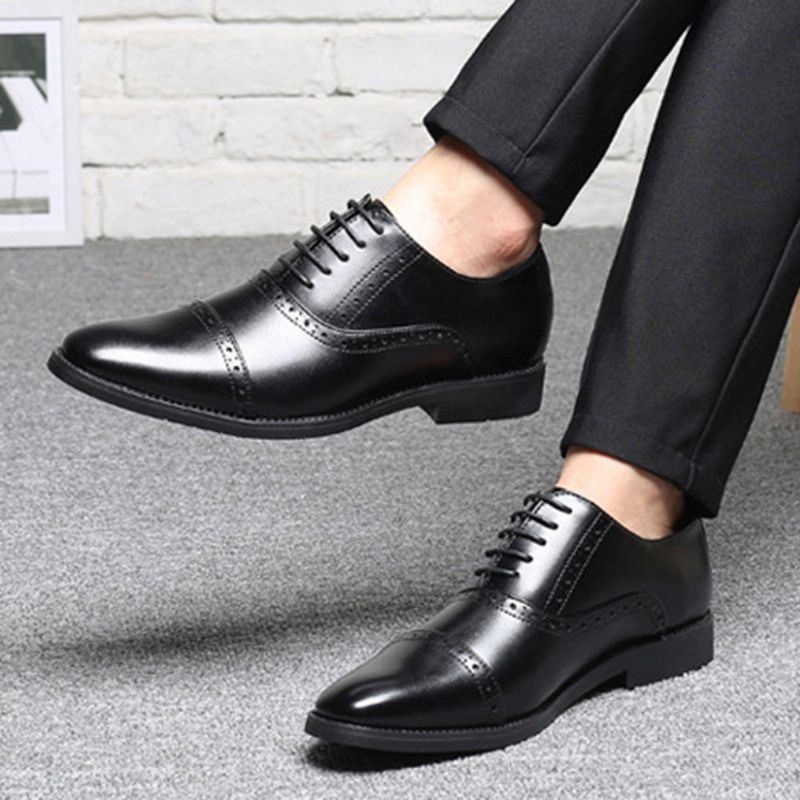 Mężczyźni Brogue Rzeźbione Casual Business Oxfords Sukienka Buty