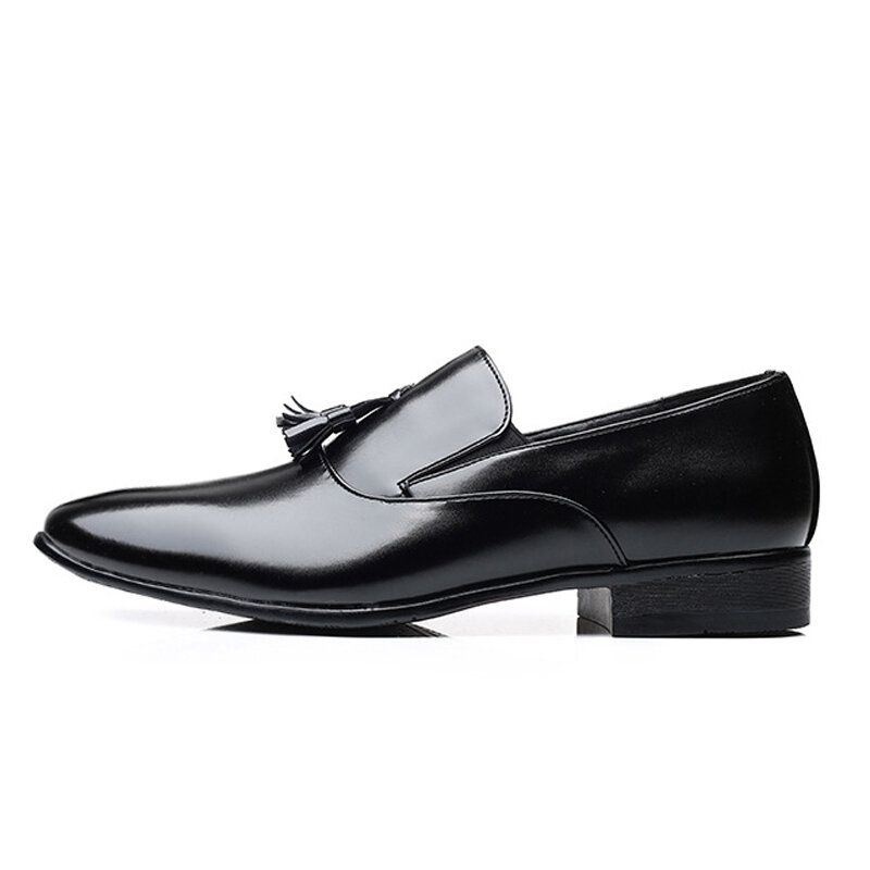 Mężczyźni Skórzana Oddychająca Miękka Podeszwa Slip On Wygodne Business Casual Dress Shoes