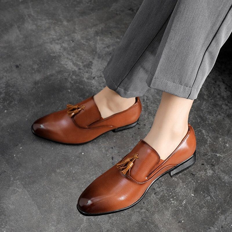 Mężczyźni Skórzana Oddychająca Miękka Podeszwa Slip On Wygodne Business Casual Dress Shoes